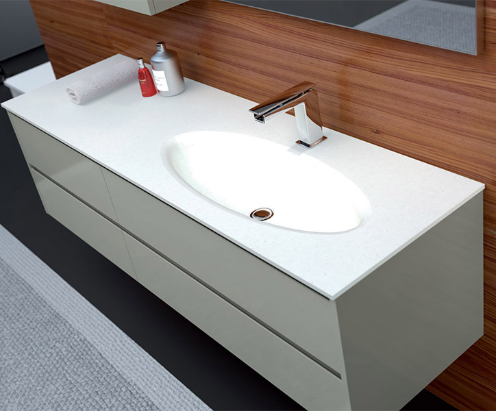 Mobile bagno moderno con top in corian e vasca integrata